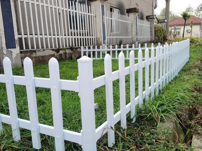 草坪围栏哪里有草坪花坛护栏价格  