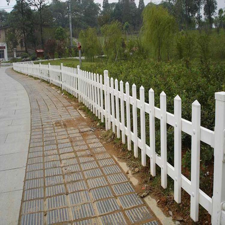 黑龙江黑河孙吴县幼儿园塑钢护栏河南信阳平桥草坪护栏图片