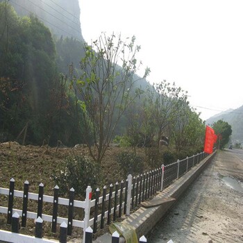 草坪護(hù)欄如合肥pvc草坪護(hù)欄白色pvc草坪護(hù)欄