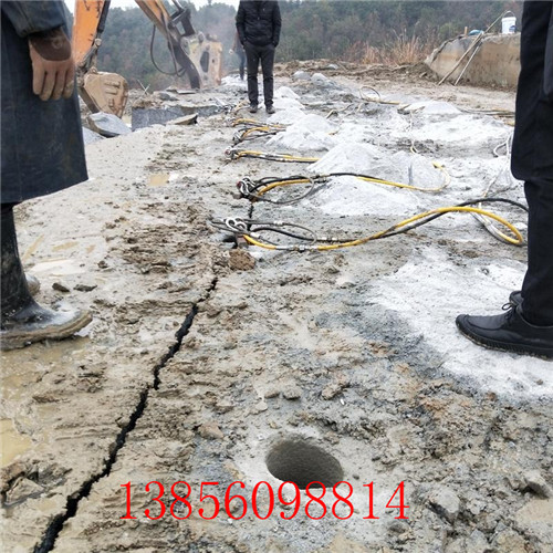 有沒(méi)有快速破開(kāi)巖石的機(jī)器液壓裂石機(jī)廠家地址