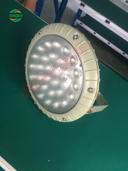 SW7130LED工作燈采用國外技術(shù)鋼化玻璃