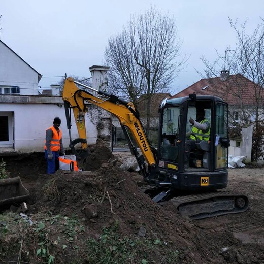 水电工出国打工英国工作签证巧克力工厂包吃住工作签证