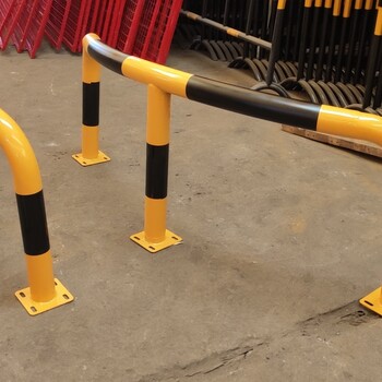 钢管挡车器/黄黑反光防撞杆/燃气防撞栏/消防栓安全栏