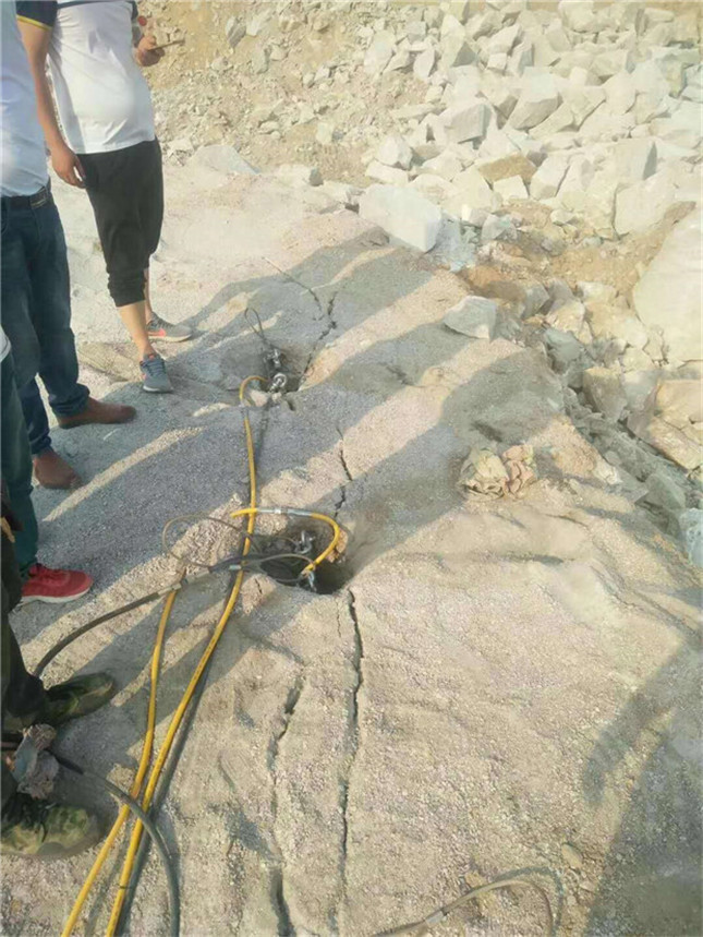 锡林郭勒盟静态爆破石方沟渠开挖机器大概多少钱