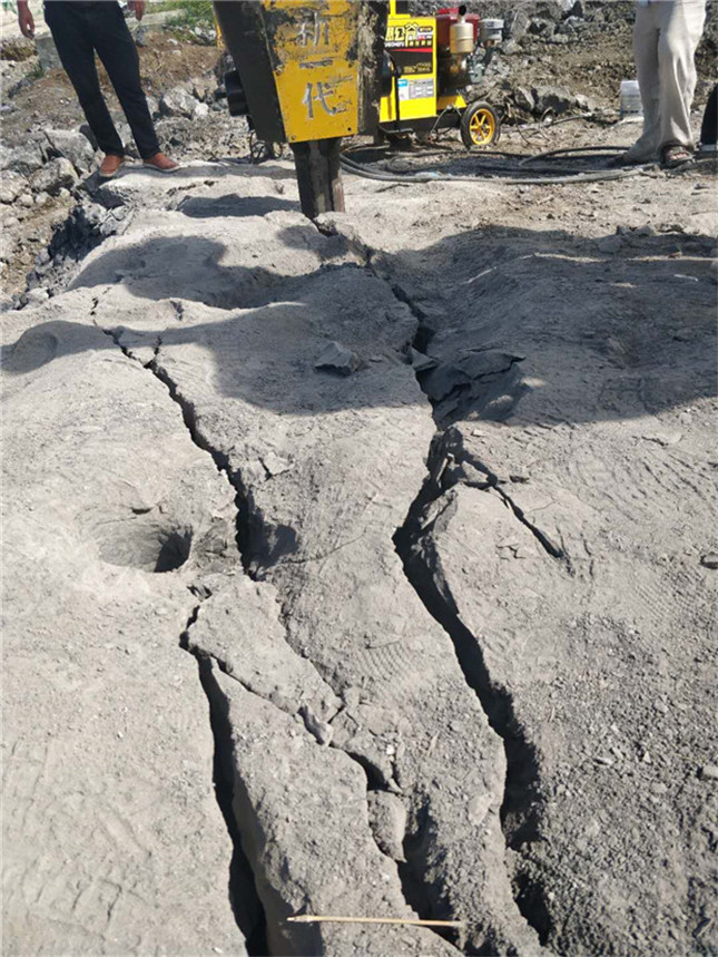 杭州修路遇到硬石头拆除机器可重复利用