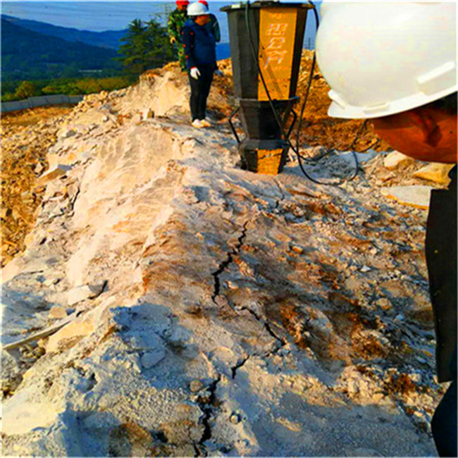 土石方工程挖山头遇到坚硬石头怎么办
