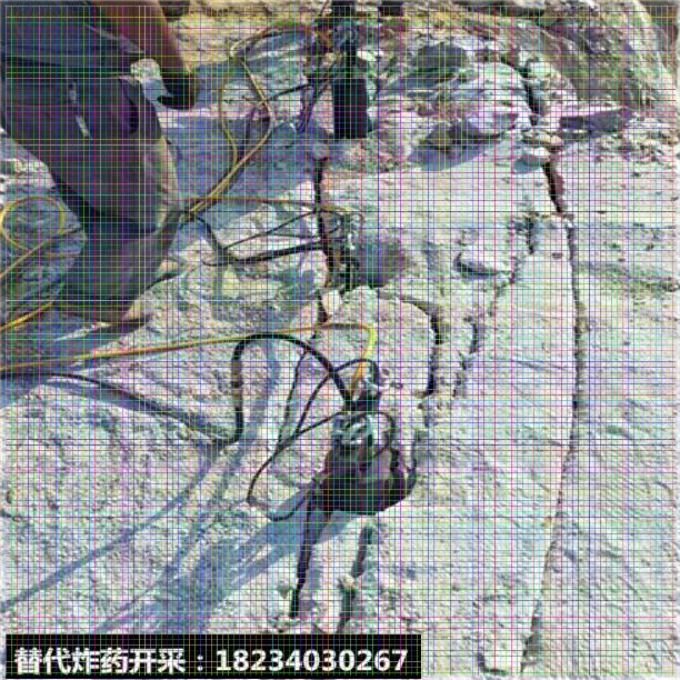 砂石場開采石頭用什么機器
