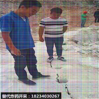 打青石液壓開采分裂機(jī)脹裂石頭棒
