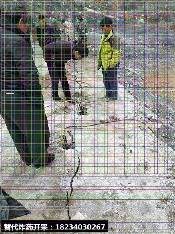 配合炮錘裂石頭用什么拆除大型開山器