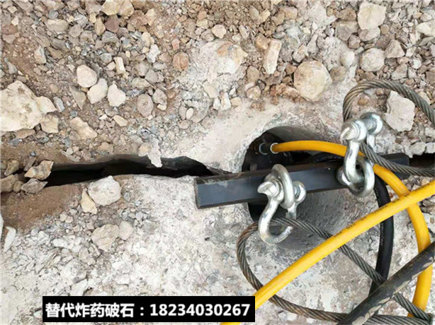 房地產(chǎn)地基破碎硬石頭劈裂機(jī)爆破石方成本多少