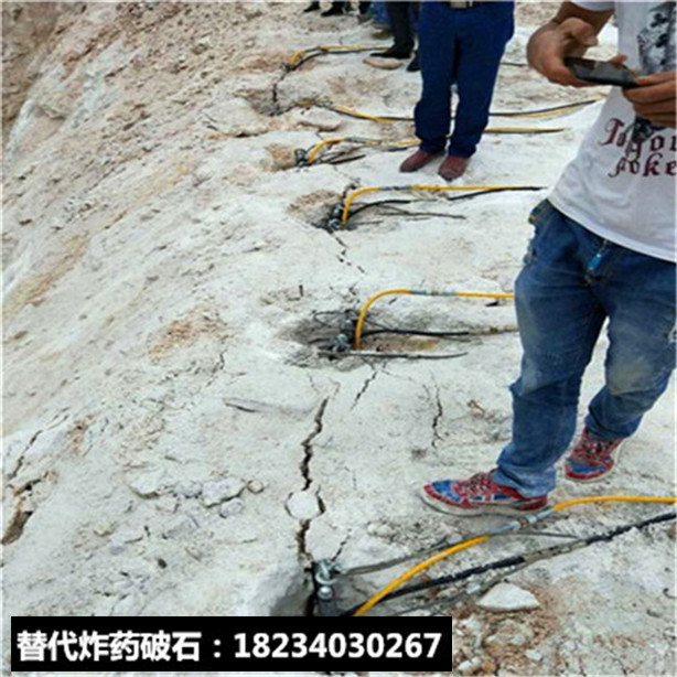 井下巖石預(yù)裂用什么破石頭快