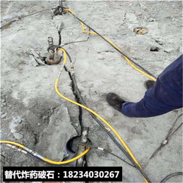 代替人工分裂硬石堅硬巖石拆除方法