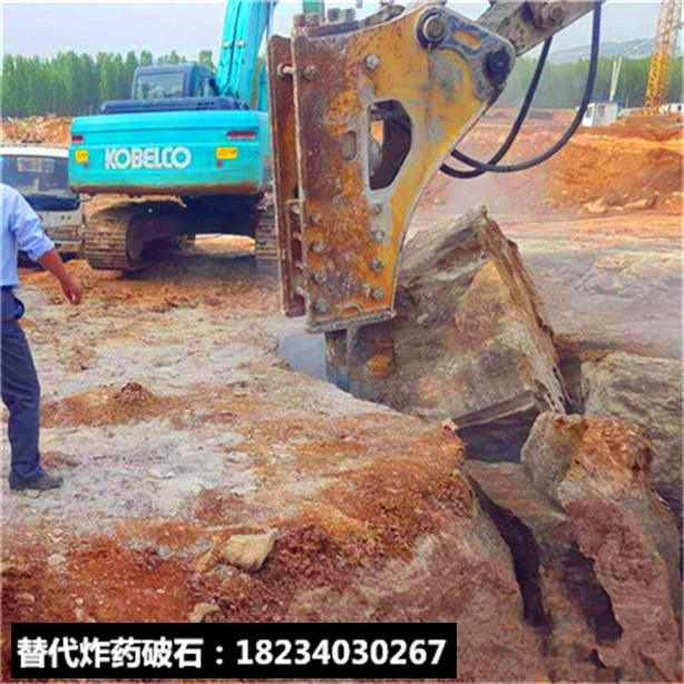露天采礦剝離硬石頭劈石機(jī)高產(chǎn)量開(kāi)采方案