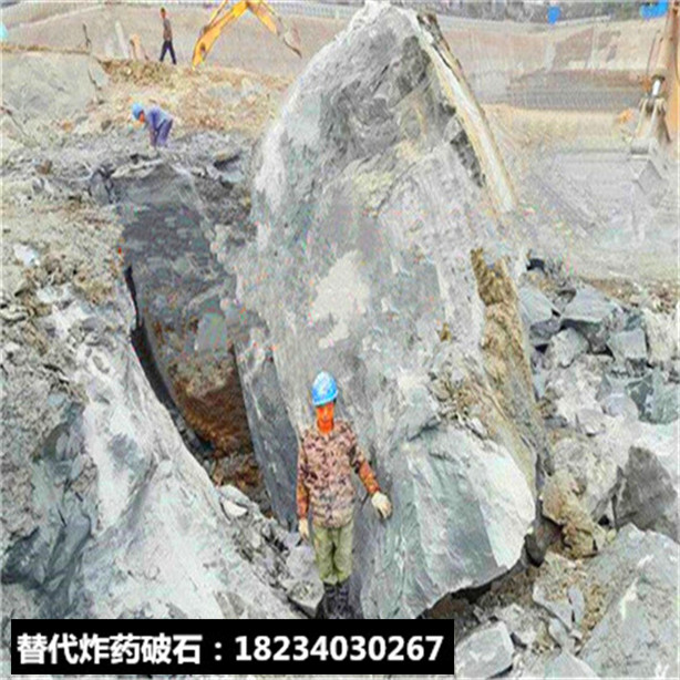 砂石場(chǎng)膨脹硬石頭裂石器遇到巖石如何計價(jià)