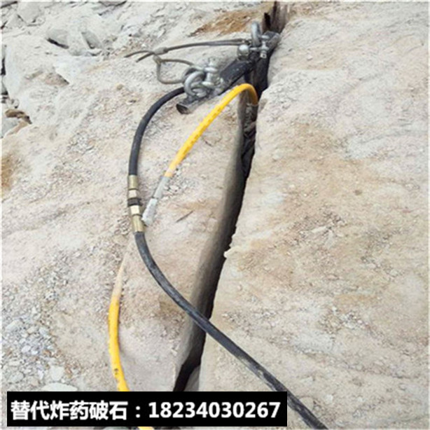 板材廠解體堅硬巖石劈裂器劈巖設(shè)備