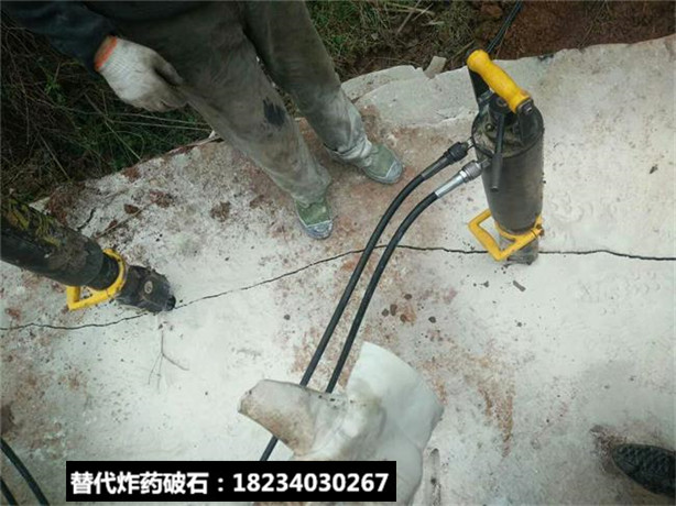 不用液壓鎬開挖硬石破石機(jī)