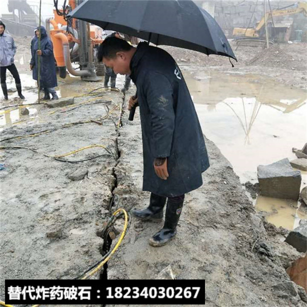 地下通道不用風鎬開石機器載式劈裂器