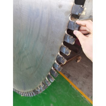 太行愚公礦山巖石鋸,挖掘機(jī)改裝液壓圓盤鋸切割速度快
