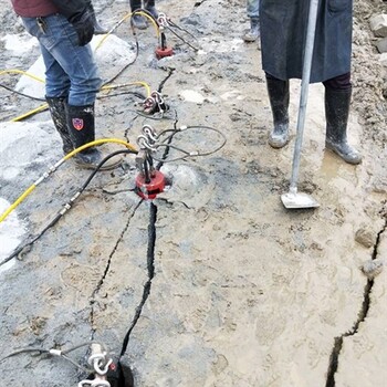 太行愚公隧道岩石拆除劈裂机,隧道用全液压开石棒