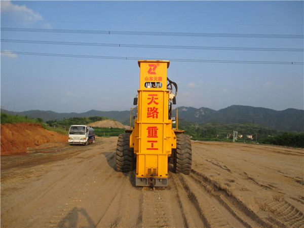 聊城冲击压路机工地机械√乌拉特中旗县