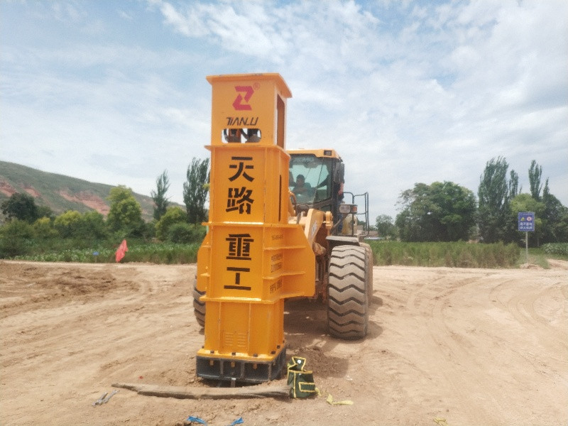 夯实机-贵阳开阳旧路加宽液压夯施工无噪音