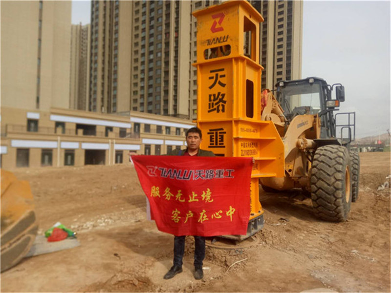 路基工程液壓夯-河北容城液壓夯實機出租軟地基夯實