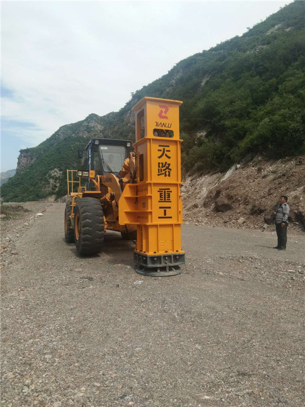 坡道壓實(shí)夯實(shí)機(jī)-陜西定邊液壓夯夯實(shí)機(jī)機(jī)場地基夯實(shí)