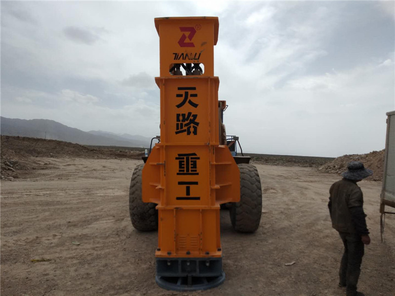 涵洞兩側(cè)夯實(shí)機(jī)租賃-云南蘭坪白族普米族自治液壓夯實(shí)機(jī)租賃工作原理