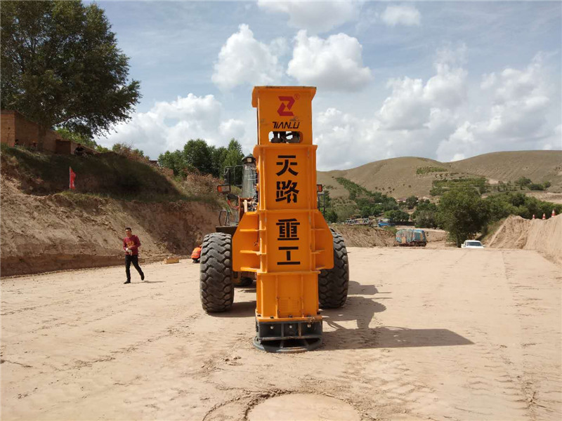 坡道壓實(shí)夯實(shí)機(jī)-陜西定邊液壓夯夯實(shí)機(jī)機(jī)場地基夯實(shí)