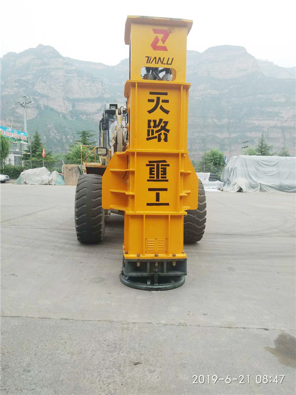 堤坝护坡夯实机-江西青山湖液压夯实机价格设计完善