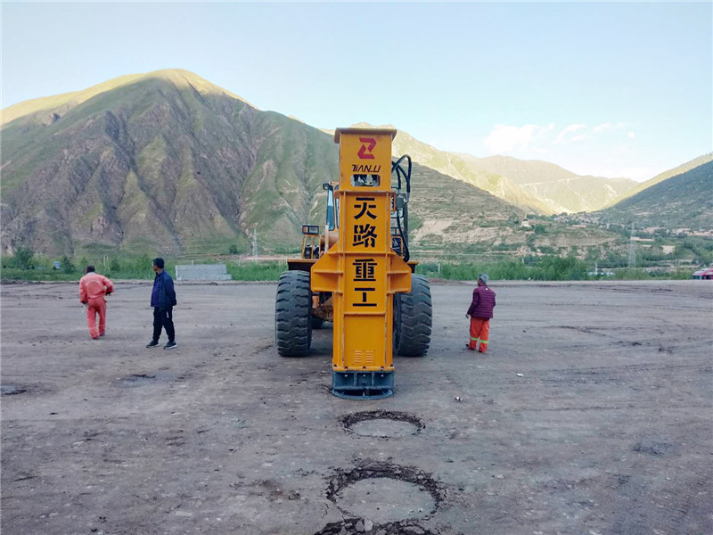 堤壩護(hù)坡夯實(shí)機(jī)-河南夏邑小型液壓夯實(shí)機(jī)作用深度大