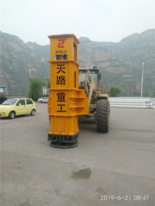 堤壩護坡夯實機-陜西高陵振動夯實機助力高速建設(shè)