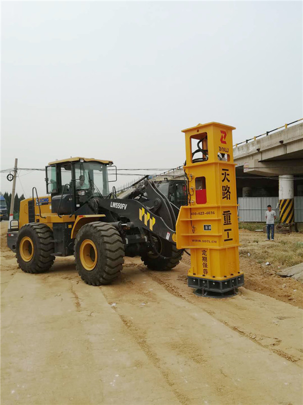 路基工程液壓夯-廣西融安小型液壓夯實(shí)機(jī)橋臺(tái)連接夯實(shí)