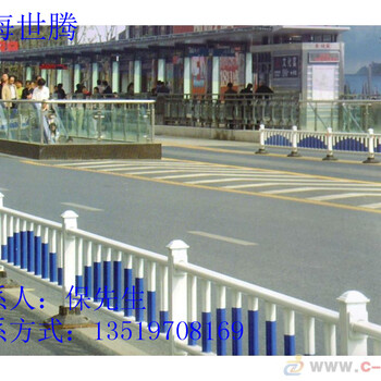 城市交通馬路中央機(jī)非隔離護(hù)欄防眩光鋅鋼護(hù)欄廠家批發(fā)市政防撞設(shè)施安全圍欄