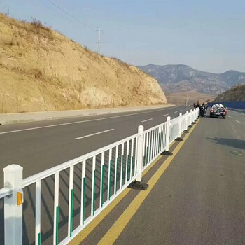道路護欄網(wǎng)廠供北京房山道路欄桿價格