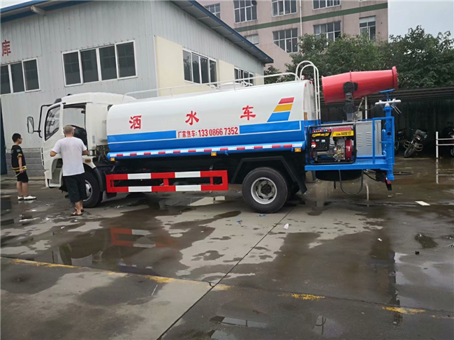 宣城东风8吨带雾炮的洒水车现车