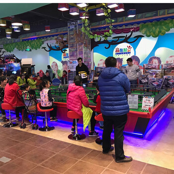 新型电动轨道赛车儿童游乐玩具车商用132轨道赛车定制儿童轨道赛车