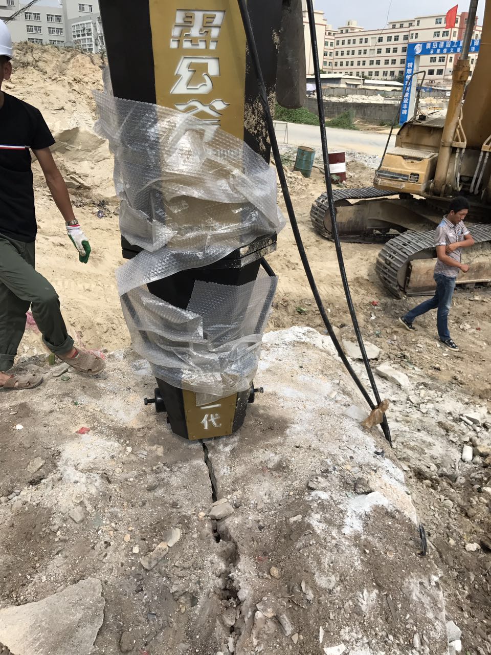 挖掘机液压劈裂机新疆哈密