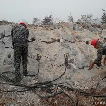 劈裂机公路修建破裂石料胀裂石头机器云南文山厂家在哪里