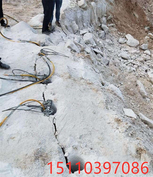 海南乐东矿山静态爆破分裂开山机打裂石头设备怎么使用