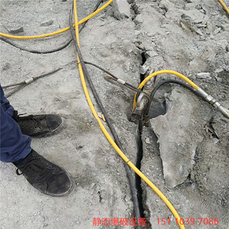 代替膨胀剂挖地基石头用的劈裂机陕西铜川多少钱一台