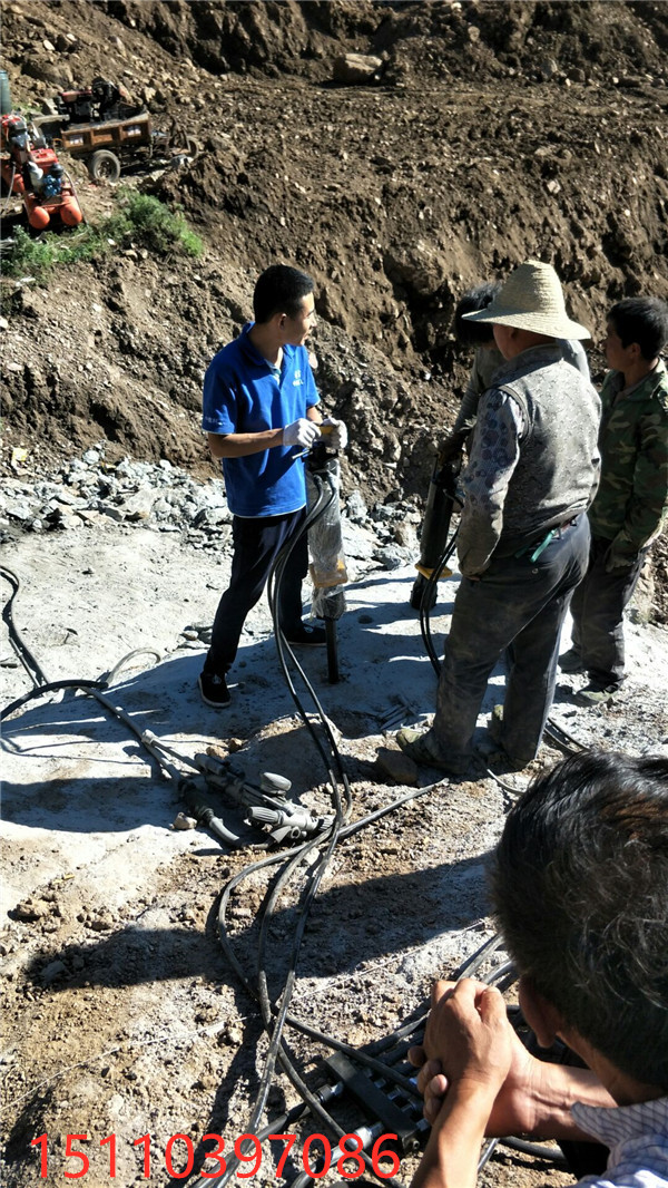 石方工程禁用爆破静态破岩石机器效率快成本低四川巴中