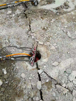 山西忻州分裂坚硬岩石破石器
