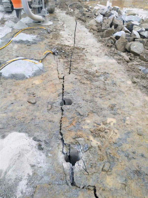 西藏山南岩石清除石场分裂器