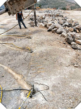 新疆乌苏房地产开挖破石灰岩液压劈裂棒