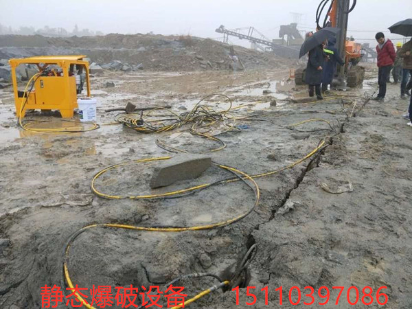 新疆哈萨克钢筋混凝土破碎液压劈裂机
