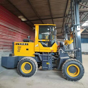 英山新款內(nèi)燃3噸叉車四驅(qū)越野叉車報(bào)價(jià)