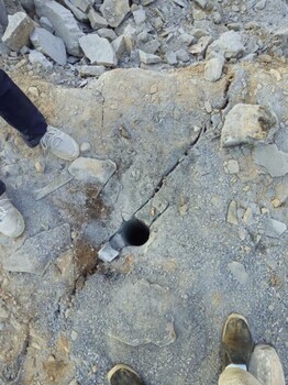 九江迪庆藏族自治州玄武石基坑开挖可以取代放炮开采矿石的机械设备有没有