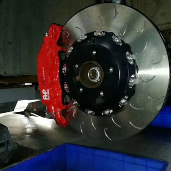 宝马X3改装刹车制动性能升级英国AP9560大六活塞卡钳鲍鱼分泵套件