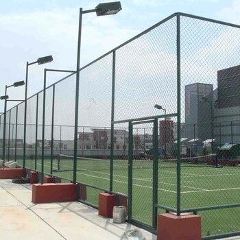 江门篮球场护栏网立柱多少学校防护网钢丝网球场护栏网多少一平米